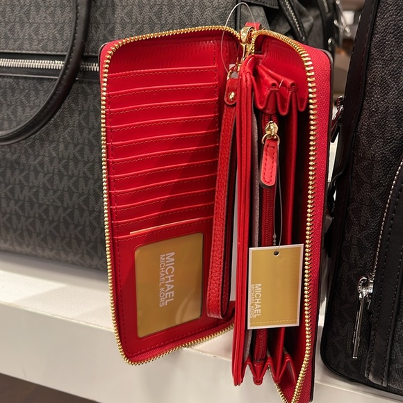 MICHAEL KORS
Leather Continental Wristlet Phone Case Wallet
Bright Red
NWT - Picture 14 of 16